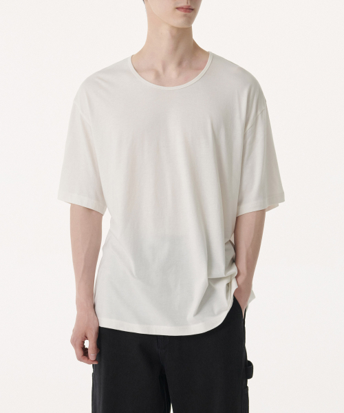 MUSINSA STANDARD（ムシンサスタンダード）の「リラックスドCRスクープネックTシャツ[クリーム]（Tシャツ/カットソー・メンズ・その他・LARGE/X-LARGE/XX-LARGE/SMALL/MEDIUM）」の2枚目の写真