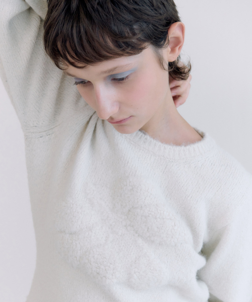 SINOON(シヌーン)の「Berry Frill Pullover Knit (Ivory)(ニット/セーター・レディース・アイボリー・FREE)」の2枚目の写真