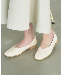 センターシーム ゴールドライン パンプス