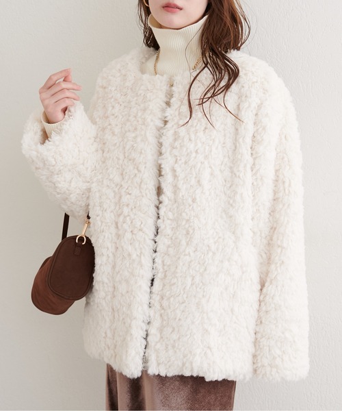 natural couture（ナチュラルクチュール）の「アソートボアＷミドルコート（ノーカラーコート・レディース・グレイッシュベージュ/オフホワイト/ブラウン・FREE）」の2枚目の写真