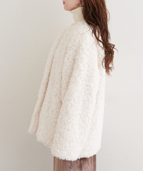 natural couture（ナチュラルクチュール）の「アソートボアＷミドルコート（ノーカラーコート・レディース・グレイッシュベージュ/オフホワイト/ブラウン・FREE）」の22枚目の写真