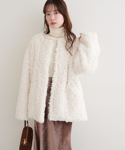 natural couture（ナチュラルクチュール）の「アソートボアＷミドルコート（ノーカラーコート・レディース・グレイッシュベージュ/オフホワイト/ブラウン・FREE）」の6枚目の写真