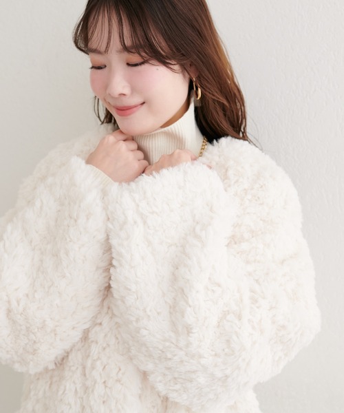 natural couture（ナチュラルクチュール）の「アソートボアＷミドルコート（ノーカラーコート・レディース・グレイッシュベージュ/オフホワイト/ブラウン・FREE）」の5枚目の写真