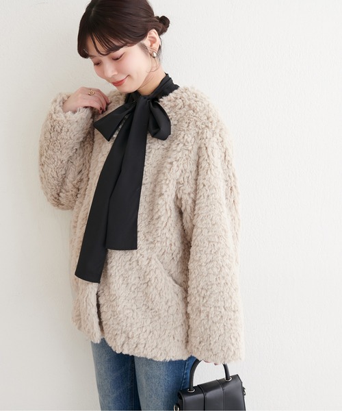 natural couture（ナチュラルクチュール）の「アソートボアＷミドルコート（ノーカラーコート・レディース・グレイッシュベージュ/オフホワイト/ブラウン・FREE）」の16枚目の写真