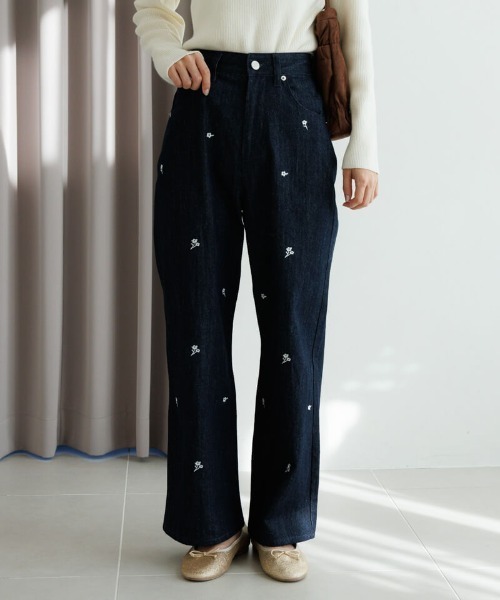 flower(フラワー)の「スノーフラワーデニム(デニムパンツ・レディース・ネイビー/ブラック・SMALL/MEDIUM)」の2枚目の写真