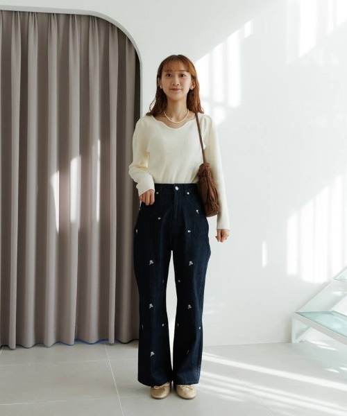 flower(フラワー)の「スノーフラワーデニム(デニムパンツ・レディース・ネイビー/ブラック・SMALL/MEDIUM)」の5枚目の写真