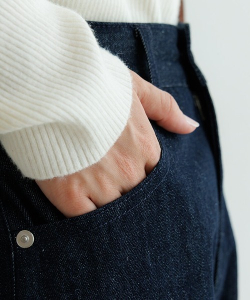 flower(フラワー)の「スノーフラワーデニム(デニムパンツ・レディース・ネイビー/ブラック・SMALL/MEDIUM)」の9枚目の写真