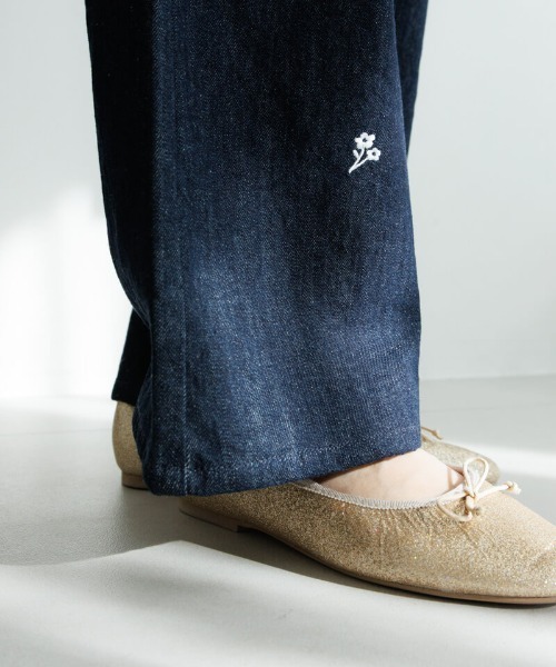 flower(フラワー)の「スノーフラワーデニム(デニムパンツ・レディース・ネイビー/ブラック・SMALL/MEDIUM)」の10枚目の写真