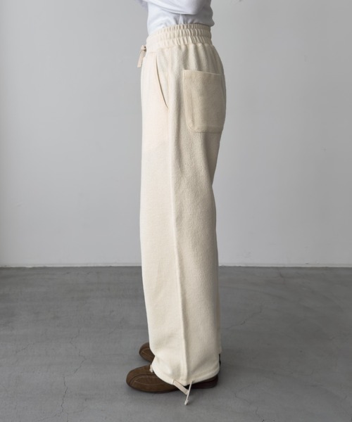 CANAL JEAN(キャナルジーン)の「HARING 裏使い刺繍ジョガーパンツ(スウェットパンツ・レディース・クリーム/ネイビー・ONE SIZE)」の10枚目の写真