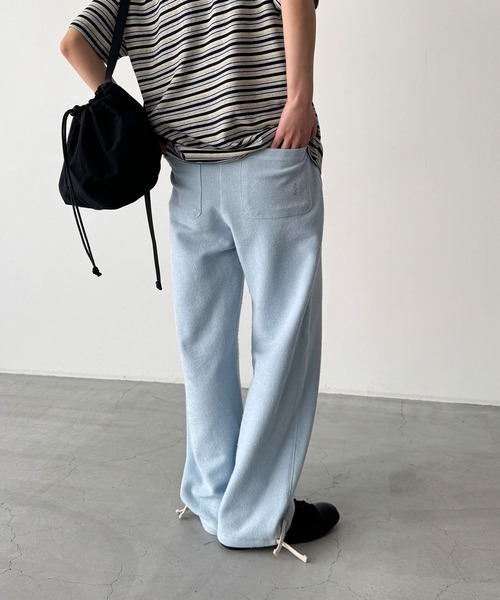 CANAL JEAN(キャナルジーン)の「HARING 裏使い刺繍ジョガーパンツ(スウェットパンツ・レディース・クリーム/ネイビー/サックスブルー・ONE SIZE)」の22枚目の写真