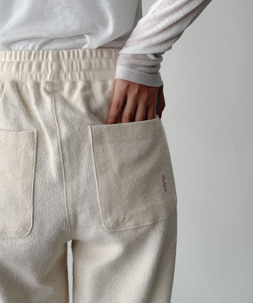 CANAL JEAN(キャナルジーン)の「HARING 裏使い刺繍ジョガーパンツ(スウェットパンツ・レディース・クリーム/ネイビー/サックスブルー/スミクロ・ONE SIZE)」の13枚目の写真