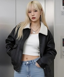 .KOM（ドットコム）の「A'GEM/9 × .kom 『.KOMZ/ドットケーオーエムゼット』 Boa Collar Fake Leather Blouson / ボアカラーフェイクレザーブルゾン（ブルゾン）」