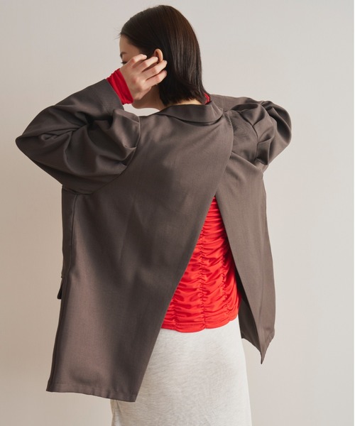 AIC.（エーアイシー）の「タックショルダーバックスリットジャケット（テーラードジャケット・レディース・チャコールグレー/ブラック/ベージュ・FREE）」の2枚目の写真