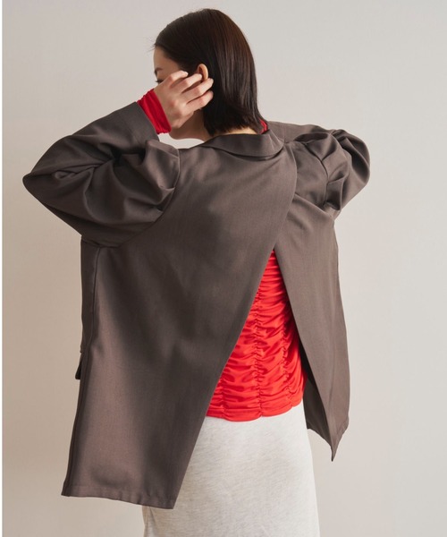 AIC.（エーアイシー）の「タックショルダーバックスリットジャケット（テーラードジャケット・レディース・チャコールグレー/ブラック/ベージュ・FREE）」の16枚目の写真