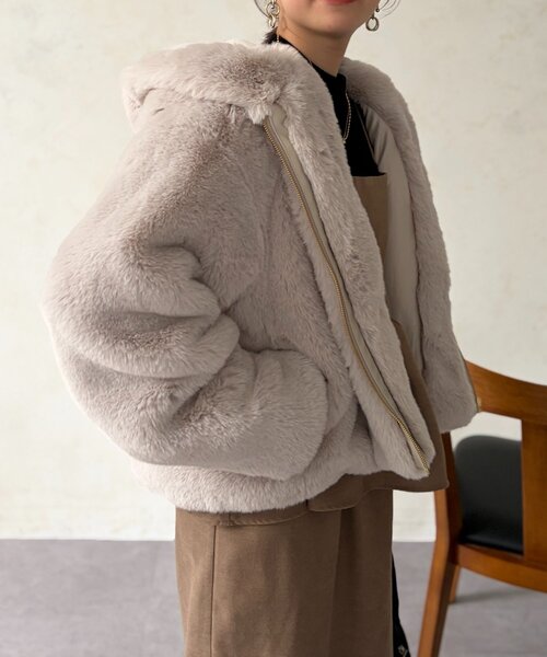 Chez toi(シェトワ)の「ファー×ムートンジャケット(ブルゾン・レディース・グレイッシュベージュ/チャコールグレー/モカ・FREE)」の3枚目の写真