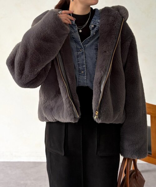 Chez toi(シェトワ)の「ファー×ムートンジャケット(ブルゾン・レディース・グレイッシュベージュ/チャコールグレー/モカ・FREE)」の2枚目の写真