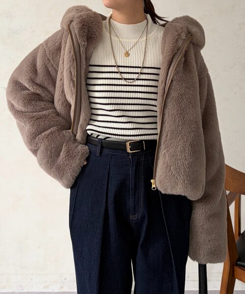 Chez toi(シェトワ)の「ファー×ムートンジャケット(ブルゾン・レディース・グレイッシュベージュ/チャコールグレー/モカ・FREE)」の1枚目の写真