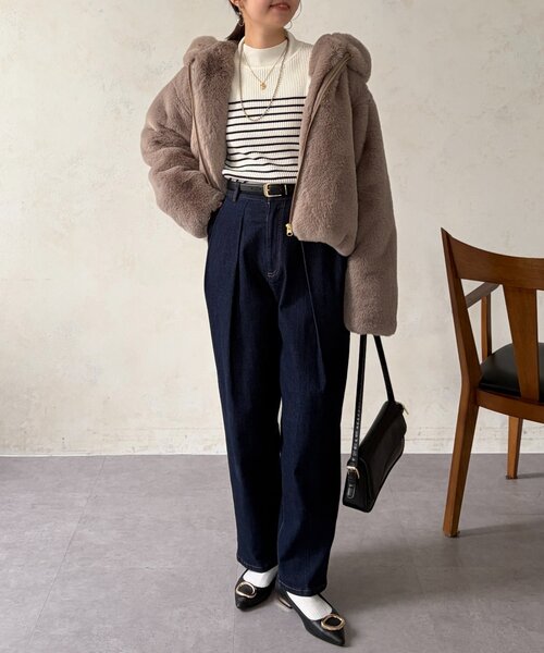 Chez toi(シェトワ)の「ファー×ムートンジャケット(ブルゾン・レディース・グレイッシュベージュ/チャコールグレー/モカ・FREE)」の5枚目の写真