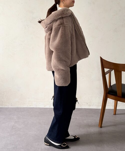 Chez toi(シェトワ)の「ファー×ムートンジャケット(ブルゾン・レディース・グレイッシュベージュ/チャコールグレー/モカ・FREE)」の7枚目の写真