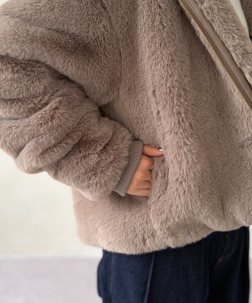 Chez toi(シェトワ)の「ファー×ムートンジャケット(ブルゾン・レディース・グレイッシュベージュ/チャコールグレー/モカ・FREE)」の14枚目の写真