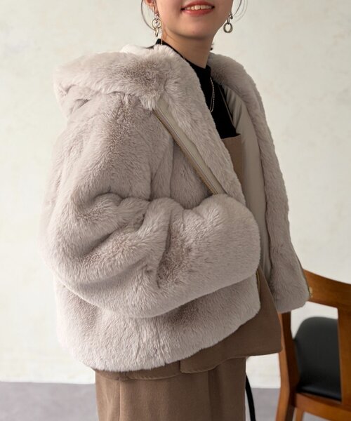 Chez toi(シェトワ)の「ファー×ムートンジャケット(ブルゾン・レディース・グレイッシュベージュ/チャコールグレー/モカ・FREE)」の18枚目の写真