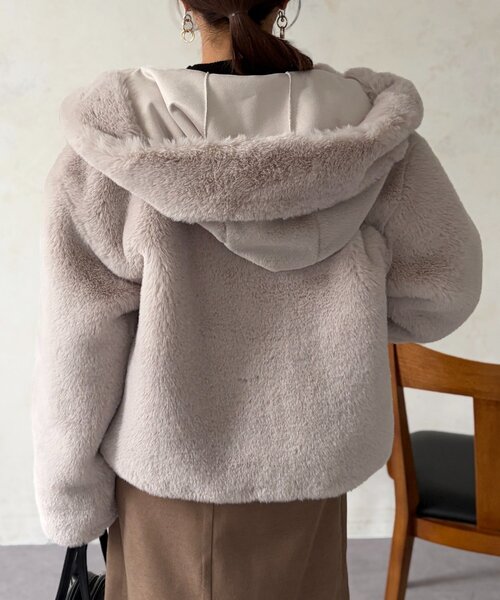 Chez toi(シェトワ)の「ファー×ムートンジャケット(ブルゾン・レディース・グレイッシュベージュ/チャコールグレー/モカ・FREE)」の19枚目の写真