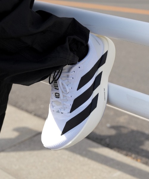 adidas（アディダス）の「アディゼロ EVO SL ウーブン / Adizero EVO SL WOVEN / ランニングシューズ / アディダス adidas（スニーカー・メンズ・ブルー/ホワイト×ブラック/ブラック/ブラック系その他/ホワイト×シルバー・29.0cm/28.5cm/28.0cm/27.5cm/27.0cm/26.5cm/26.0cm/25.5cm/25.0cm/24.5cm）」の2枚目の写真