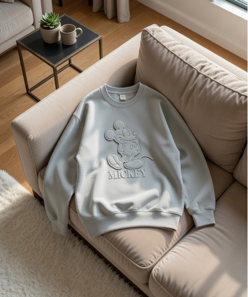 Disney(ディズニー)の「【DISNEY/ディズニー】ミッキーマウスリップルダンボール アップリケ&サガラ刺繍クルーネックトレーナー/ユニセックス(スウェット・レディース・ブラック/オフホワイト/スミクロ/オートミール/ブラウン/ライトグリーン・MEDIUM/LARGE)」の6枚目の写真