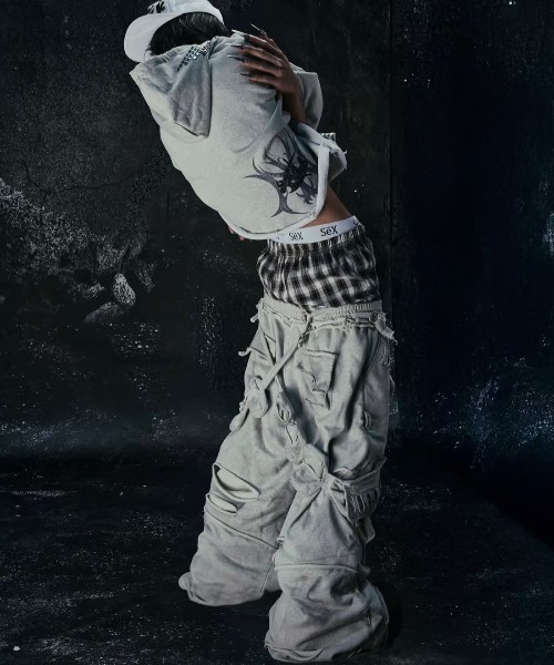 COZY WORLDWIDE(コージーワールドワイド)の「【Cozy world Wide】"TECH G1RL" STUDDED HOODIE / 【コージーワールドワイド】ロゴグラフィックスタッズフードパーカー(パーカー・メンズ・グレー・M/L)」の3枚目の写真