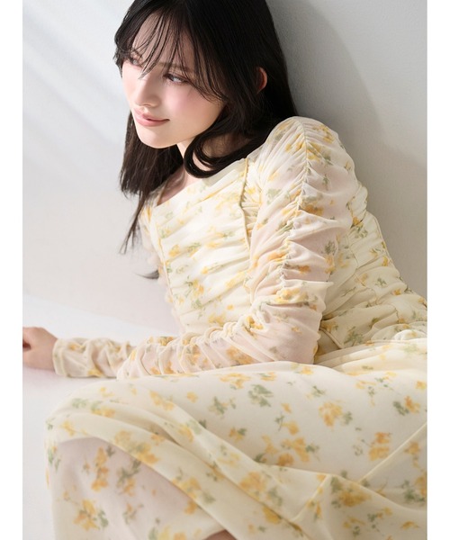 SNIDEL(スナイデル)の「フロッキープリントギャザーワンピース(ワンピース・レディース・ドット/イエロー/ピンク・F)」の4枚目の写真