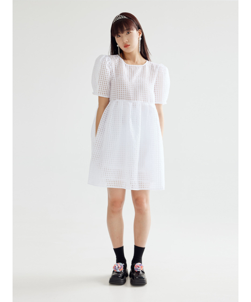 BOMNAL BOUTIQUE(ボムナルブティック)の「チェックボリュームミニドレス_ホワイト(ワンピース・レディース・その他・SMALL/MEDIUM)」の2枚目の写真