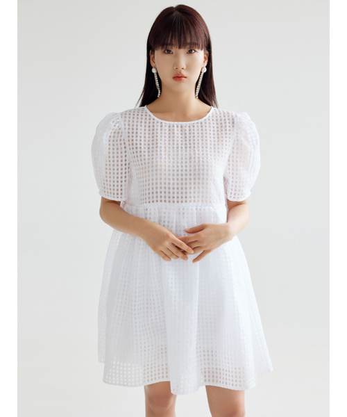 BOMNAL BOUTIQUE(ボムナルブティック)の「チェックボリュームミニドレス_ホワイト(ワンピース・レディース・その他・SMALL/MEDIUM)」の3枚目の写真