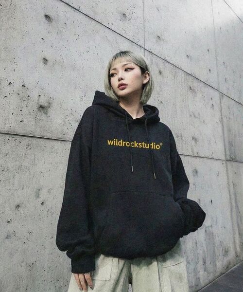 WILDROCK(ワイルドロック)の「スタンダードロゴオーバーサイズフードパーカー_10COL(パーカー・メンズ・ブラック/ベージュ/ネイビー/ブラウン/ピンク/ブルー/アイボリー/ダークグレー/バーガンディー/チャコール・SMALL/MEDIUM/LARGE)」の17枚目の写真