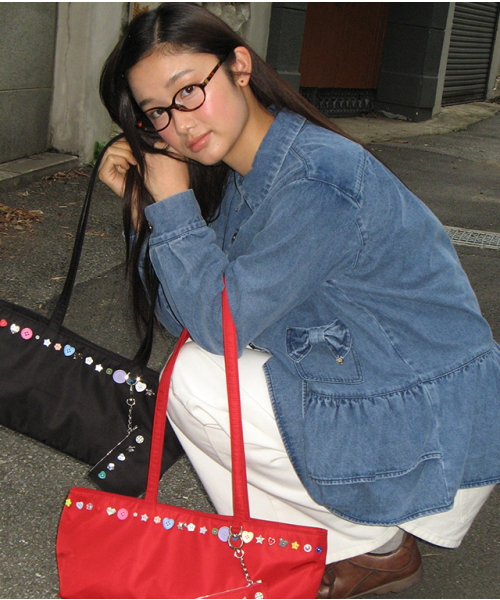 RONRON(ロンロン)の「RIBBON POCKET FRILL DENIM SHIRT BLUE(シャツ/ブラウス・レディース・その他・FREE)」の2枚目の写真