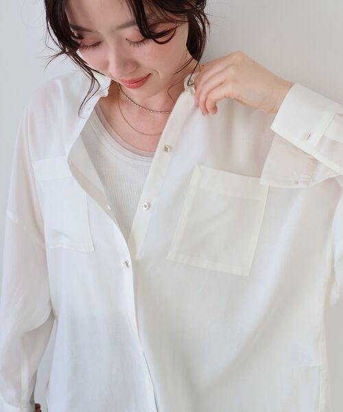 le.coeur blanc（ルクールブラン）の「シアー2WAYオーバーシャツ（シャツ/ブラウス・レディース・ピンク/ホワイト系その他2/オフホワイト/サックスブルー/ネイビー・38）」の9枚目の写真