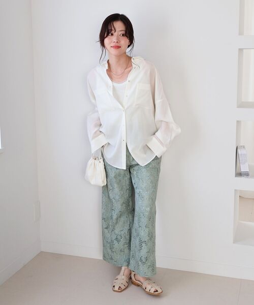 le.coeur blanc（ルクールブラン）の「シアー2WAYオーバーシャツ（シャツ/ブラウス・レディース・ピンク/ホワイト系その他2/オフホワイト/サックスブルー/ネイビー・38）」の11枚目の写真