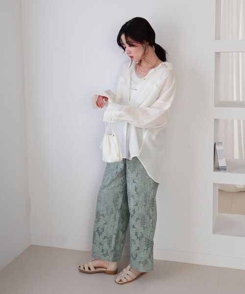 le.coeur blanc（ルクールブラン）の「シアー2WAYオーバーシャツ（シャツ/ブラウス・レディース・ピンク/ホワイト系その他2/オフホワイト/サックスブルー/ネイビー・38）」の12枚目の写真