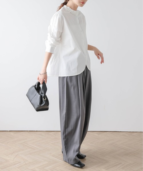 AMELY(エミリー)の「ギャザー フリルネック ブラウス(シャツ/ブラウス・レディース・ブラック/ホワイト・フリー)」の4枚目の写真