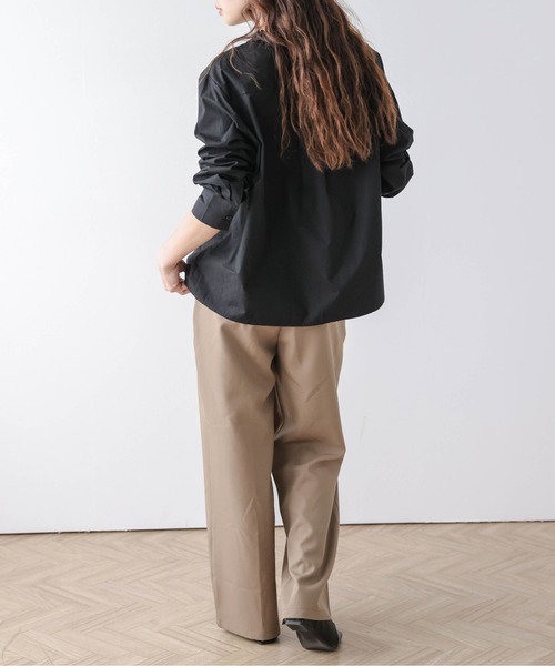 AMELY(エミリー)の「ギャザー フリルネック ブラウス(シャツ/ブラウス・レディース・ブラック/ホワイト・フリー)」の9枚目の写真