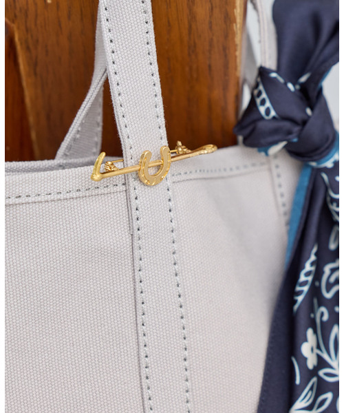 IENA（イエナ）の「《WEB限定/追加2》IENA FER A CHEVAL ブローチ（その他小物・レディース・ゴールド・FREE）」の4枚目の写真