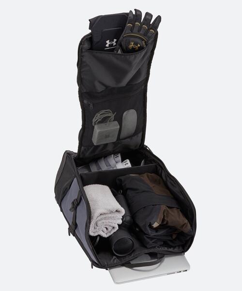 UNDER ARMOUR(アンダーアーマー)の「UAクール バックパック 4.0 30リットル(トレーニング/メンズ/レディース)(バックパック/リュック・レディース・グレー×ホワイト・ONESIZE)」の7枚目の写真
