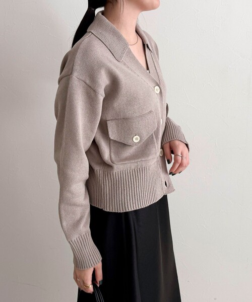 fredy emue（フレディエミュ）の「コットン衿付きVネックカーディガン（カーディガン/ボレロ・レディース・サックスブルー/オフホワイト/ネイビー/グレイッシュベージュ・38）」の9枚目の写真