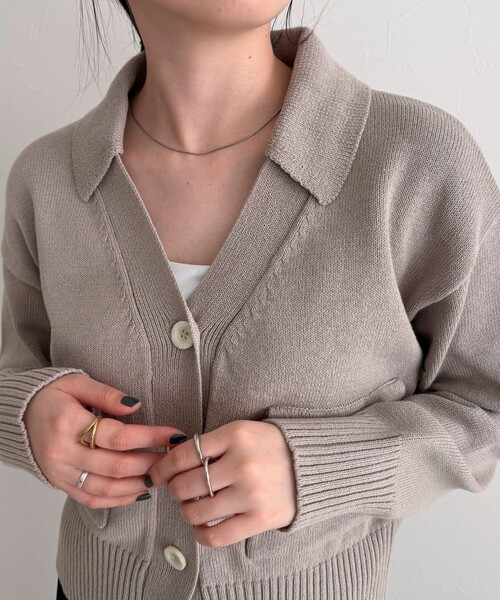 fredy emue（フレディエミュ）の「コットン衿付きVネックカーディガン（カーディガン/ボレロ・レディース・サックスブルー/オフホワイト/ネイビー/グレイッシュベージュ・38）」の17枚目の写真