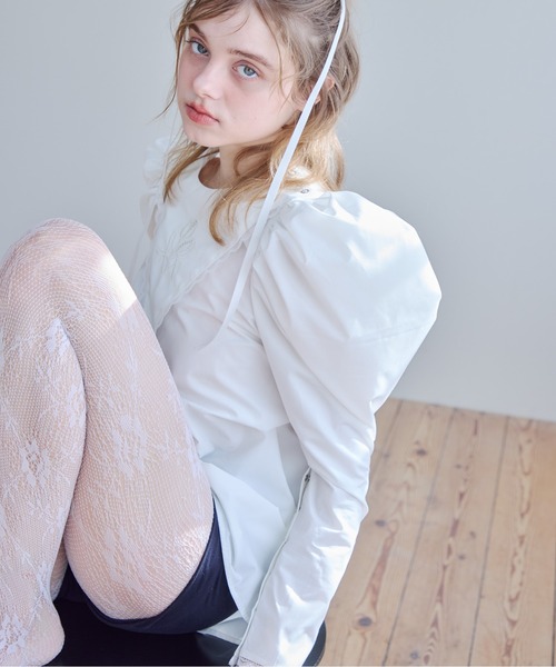 etre loin(エトルワン)の「Tulip embroidered volume sleeve blouse(シャツ/ブラウス・レディース・ホワイト/ストライプ/ブラック・M)」の10枚目の写真