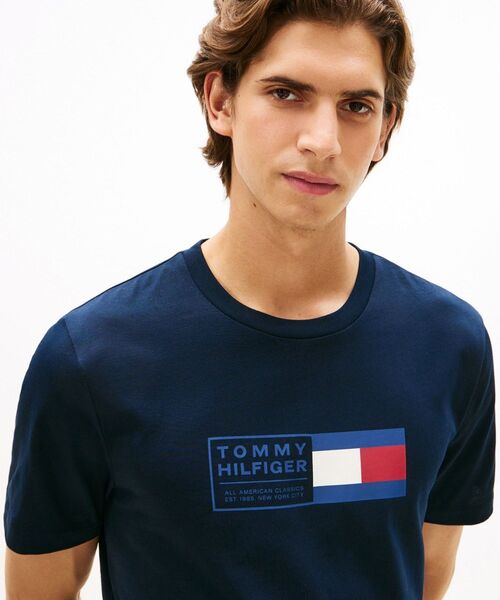 TOMMY HILFIGER(トミーヒルフィガー)の「ブランドラブテキストボックスTシャツ(Tシャツ/カットソー・メンズ・ホワイト/マルチ/ブルー・LARGE/X-LARGE/SMALL/MEDIUM)」の9枚目の写真