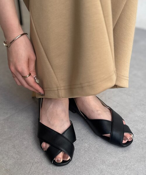 Chez toi（シェトワ）の「クロスパンプス（パンプス・レディース・シルバー/ブラック/アイボリー・MEDIUM/LARGE）」の2枚目の写真