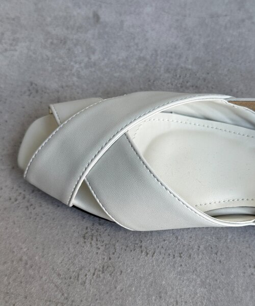 Chez toi（シェトワ）の「クロスパンプス（パンプス・レディース・シルバー/ブラック/アイボリー・MEDIUM/LARGE）」の6枚目の写真
