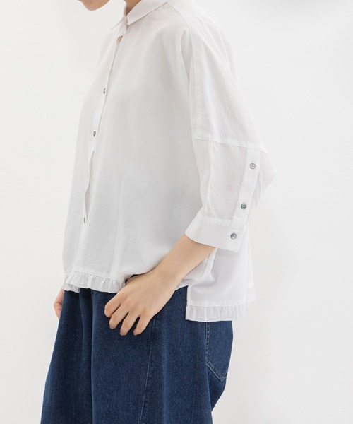 nop de nod(ノップドゥノッド)の「6分袖裾フリルクロップドシャツ(シャツ/ブラウス・レディース・オフホワイト/ライトブルー/ブラック・3)」の9枚目の写真