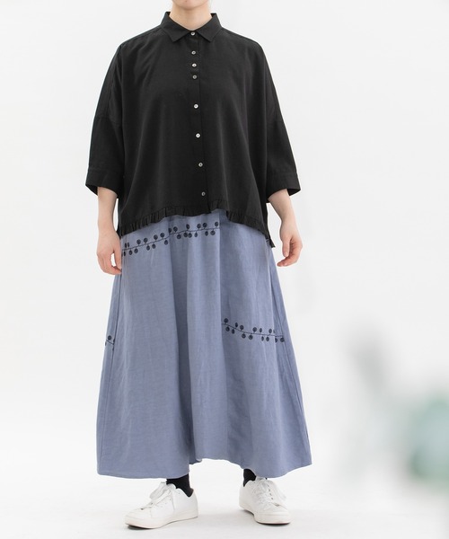 nop de nod(ノップドゥノッド)の「6分袖裾フリルクロップドシャツ(シャツ/ブラウス・レディース・オフホワイト/ライトブルー/ブラック・3)」の18枚目の写真