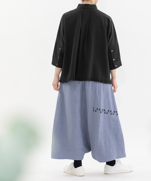 nop de nod(ノップドゥノッド)の「6分袖裾フリルクロップドシャツ(シャツ/ブラウス・レディース・オフホワイト/ライトブルー/ブラック・3)」の19枚目の写真